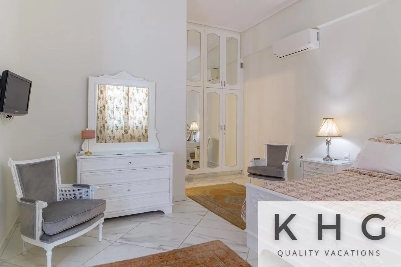 Central Luxurious Retreat In Argostoli. An Elegant Way Of Living! Appartement